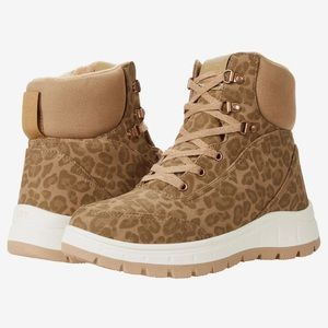 NWOT Roxy Karmel Hiker Boots - 7.5